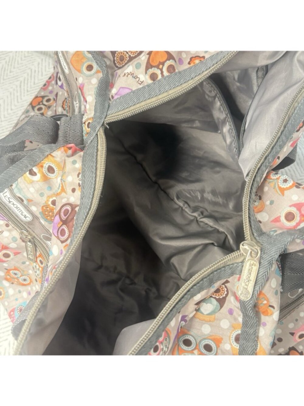 LeSportsac Weekender Travel Bag Duffel Hoot Owl Gray Pink Orange Lightweight - Picture 11 of 11